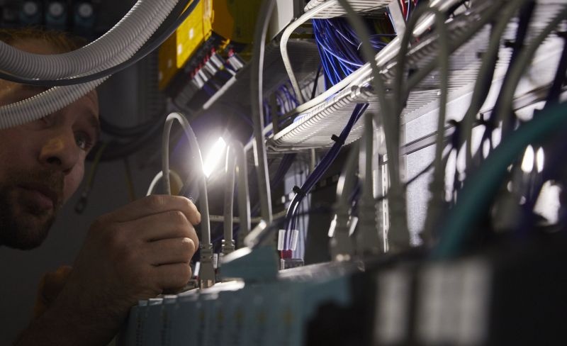 iW2R-laser_502083_worklights_worklights_datasheet_titelbild_sp0480_266.bbf9bafb_800x800