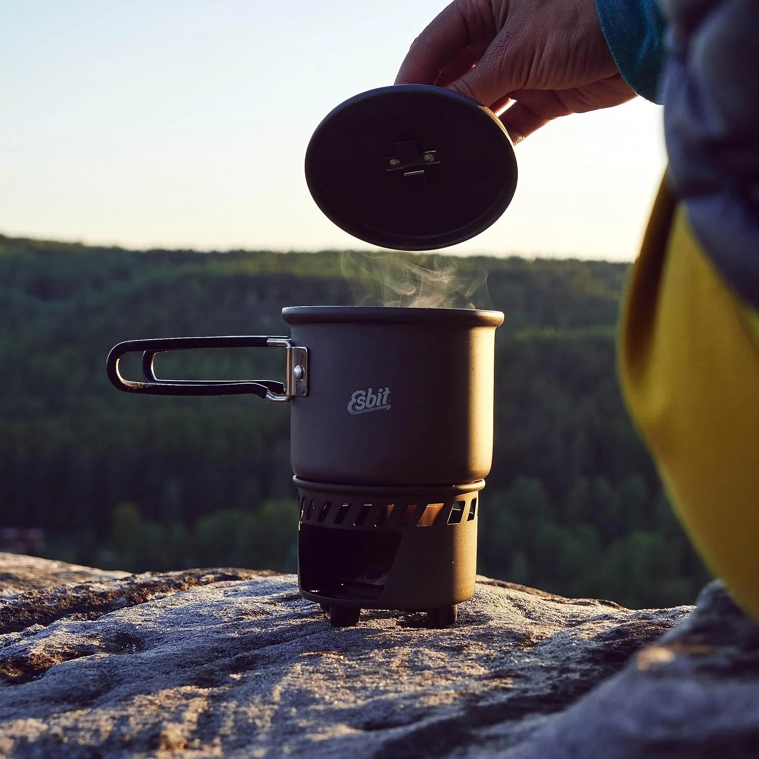 a6079a_f82614c8ac5a472f8d3956726f89a667mv2