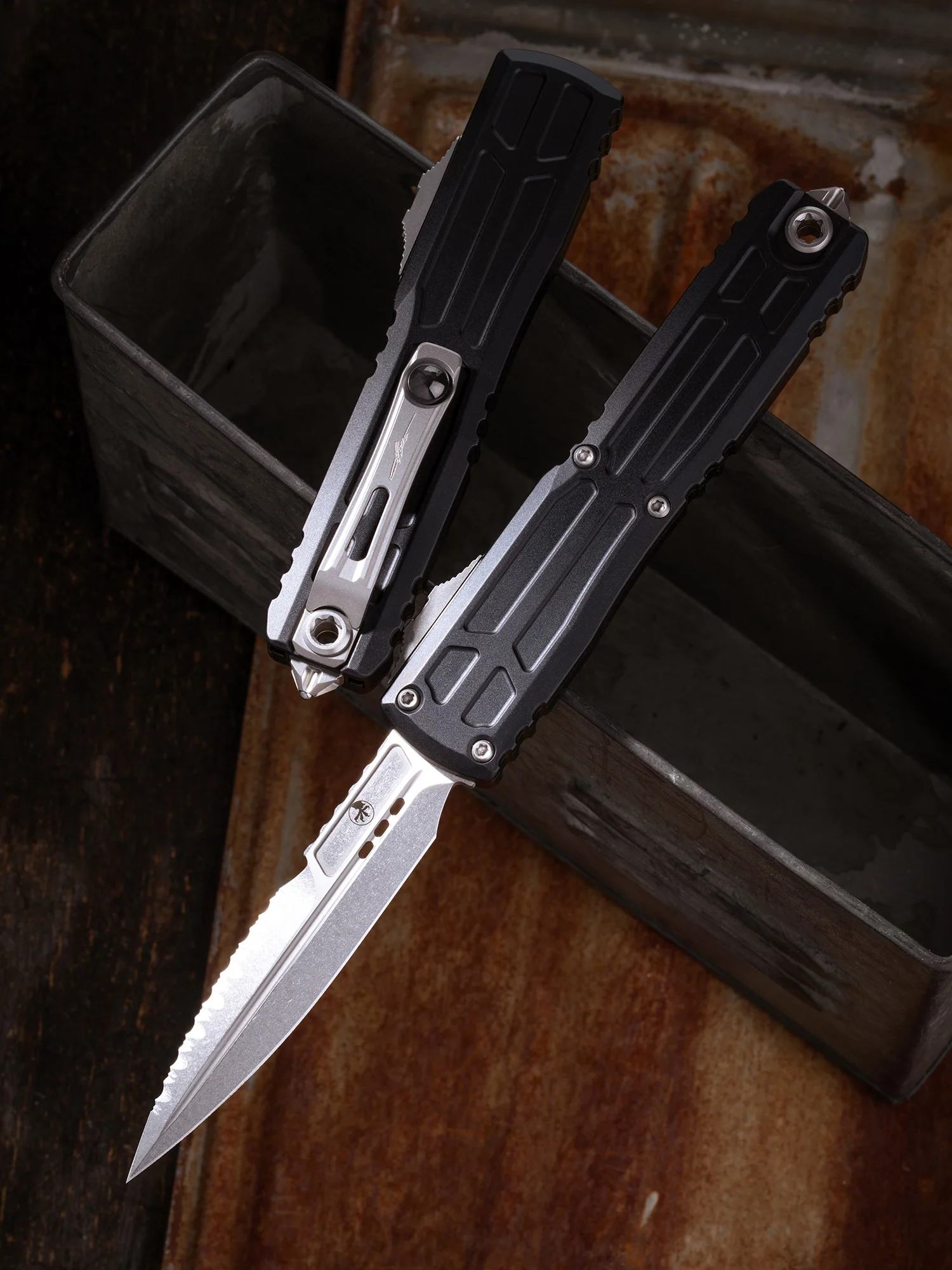 Microtech Ultratech EX ZBP Bayonet Signature Series – אולר אוטומטי OTF משונן מלא